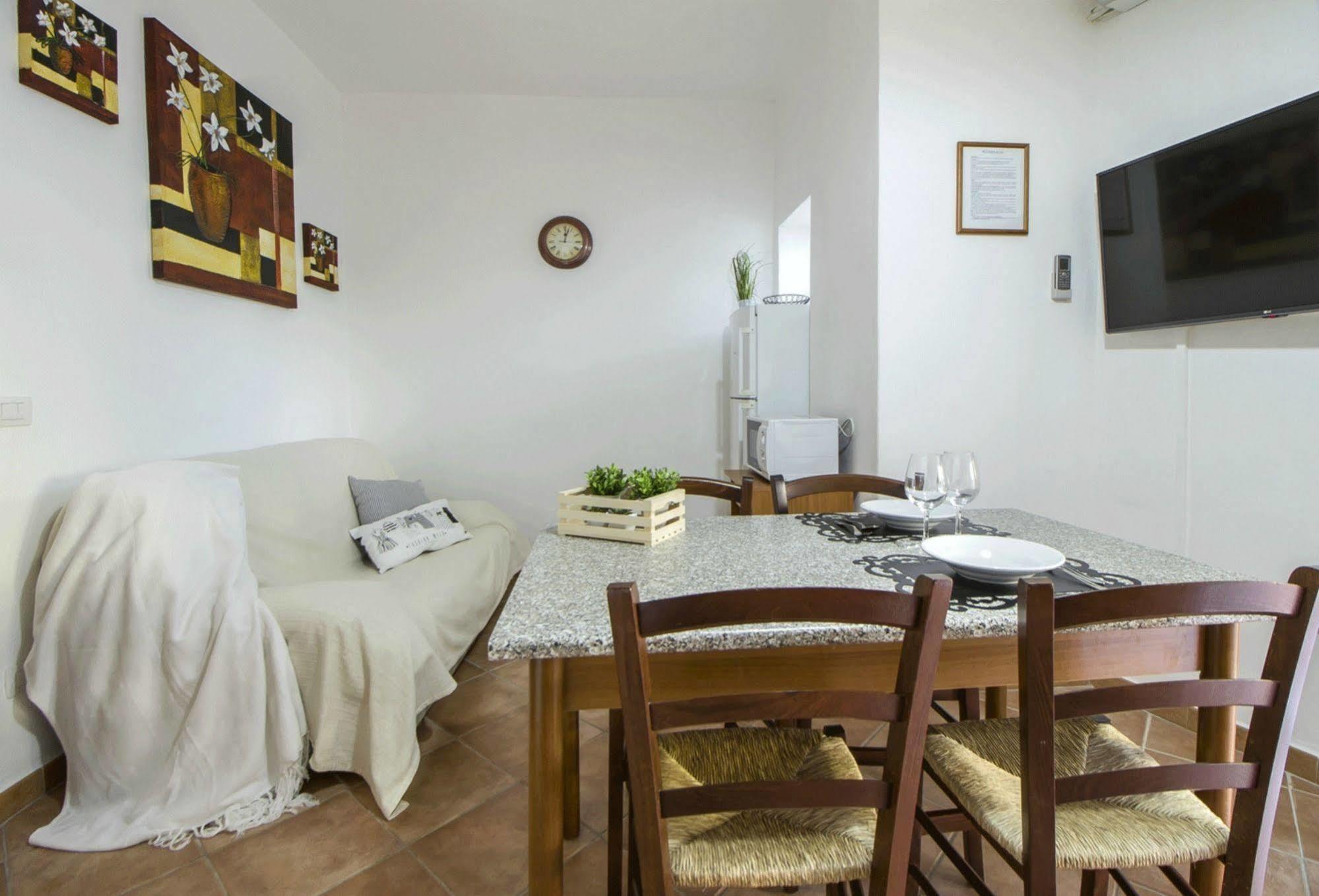 Casa Vacanze Cau - Viale Europa Алгеро Екстериор снимка